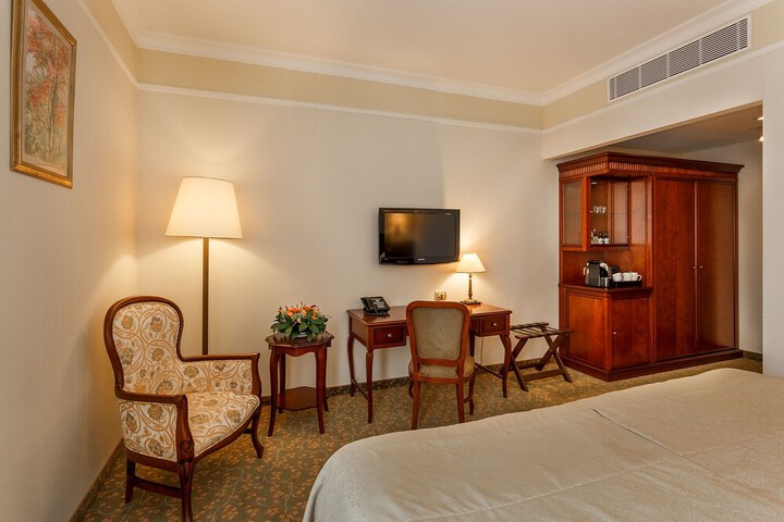 Room 28 of 108
