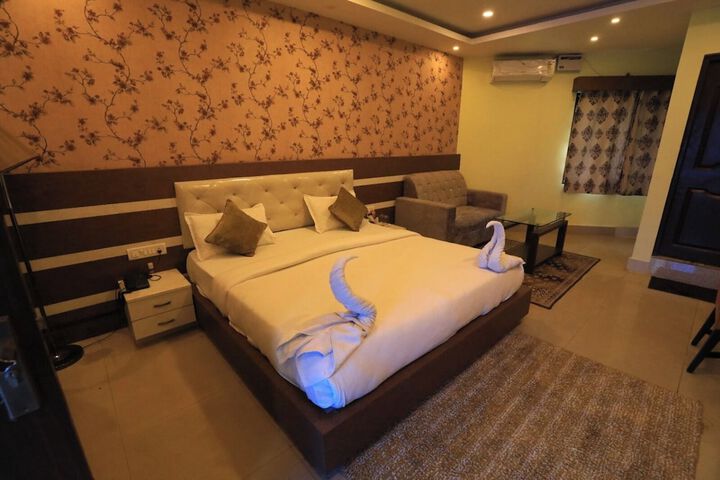 Room 5 of 6