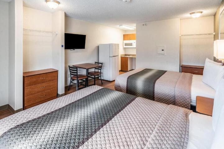 2 Double Beds (3 of 4)