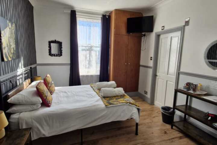 Room 107 of 263