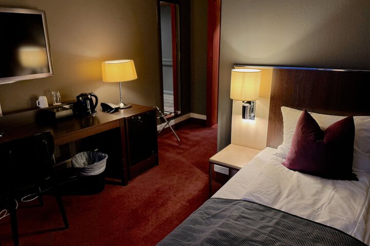 Room 33 of 93
