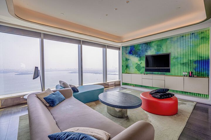 Room 60 of 168