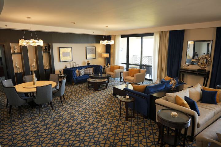 Room 28 of 128