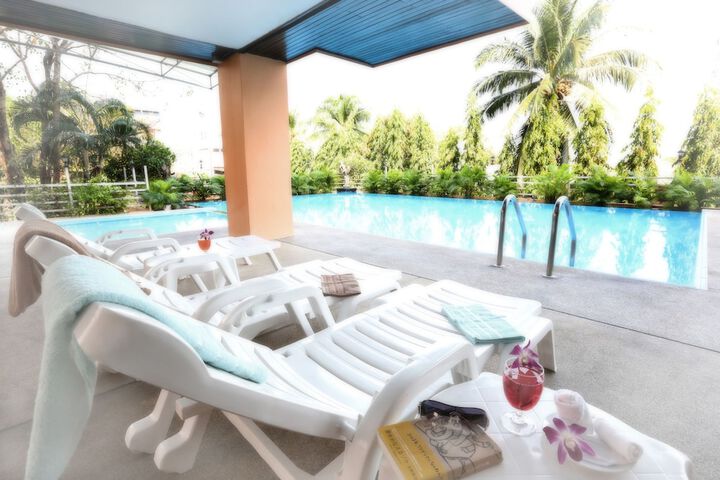 Hotel with Pool