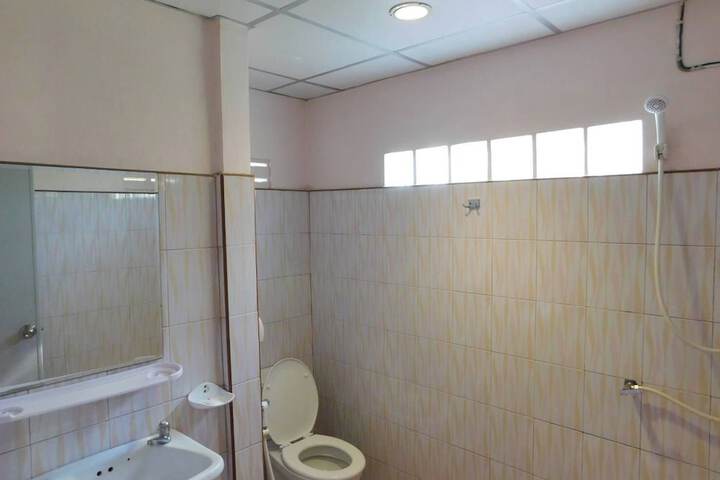 Room 6 of 14