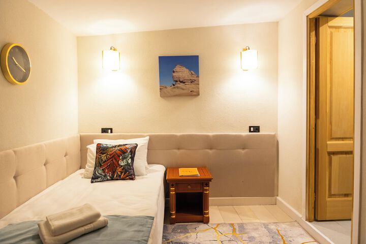 Room 16 of 43