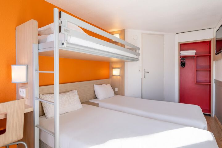 Room 28 of 77
