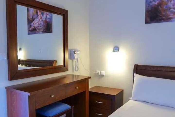 Room 27 of 103