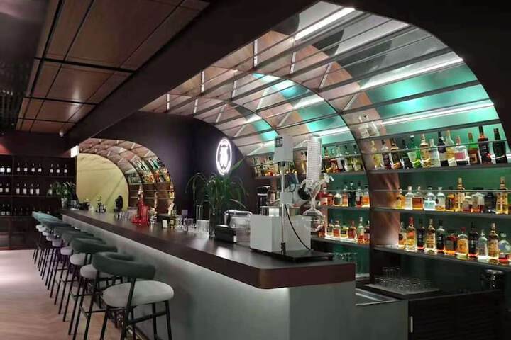 Lounge 36 of 40