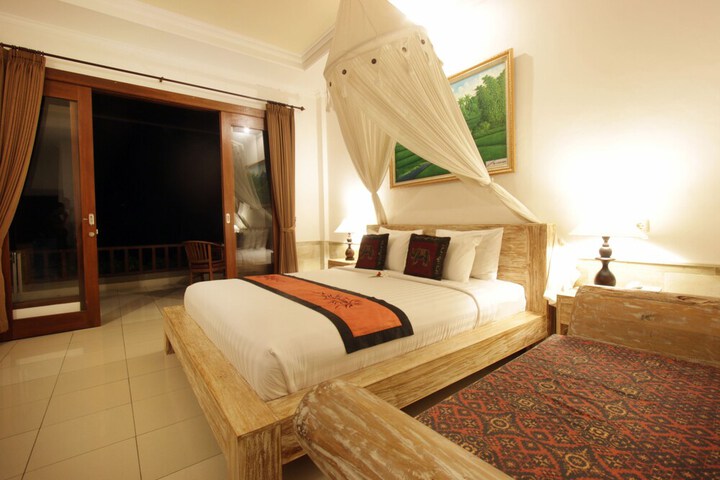 Room 46 of 213
