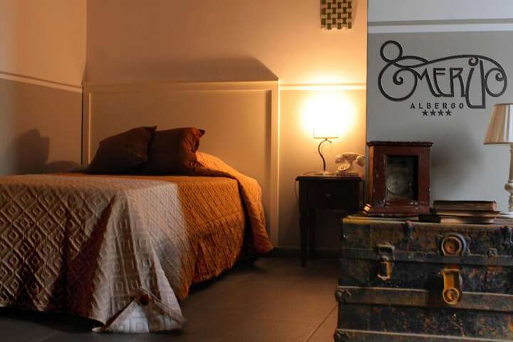 Room 9 of 25