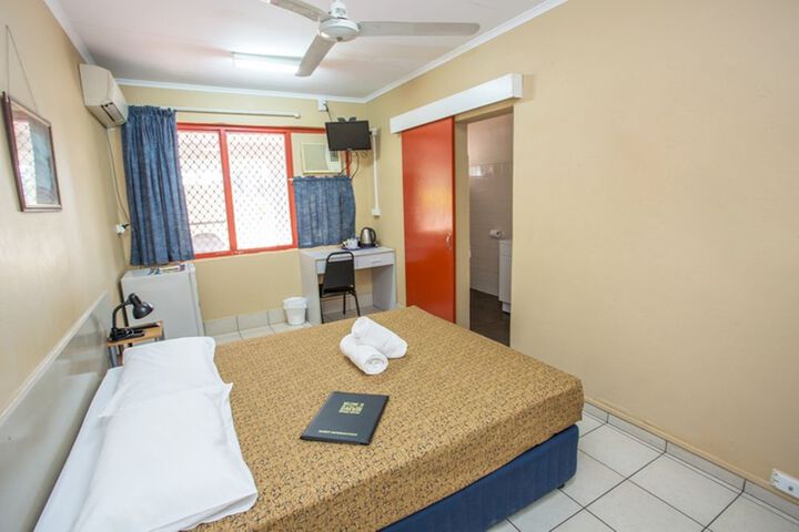 Room 11 of 33