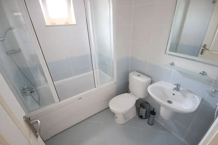 Room 10 of 38