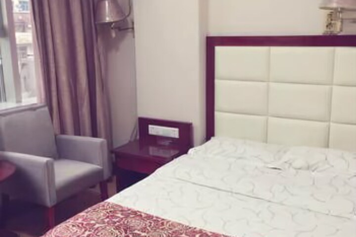 Room 3 of 7