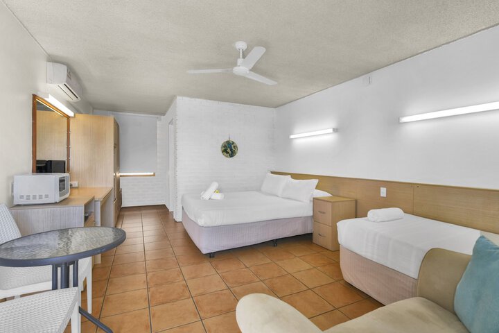 Room 2 of 47