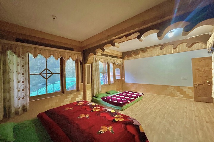 Room 10 of 27