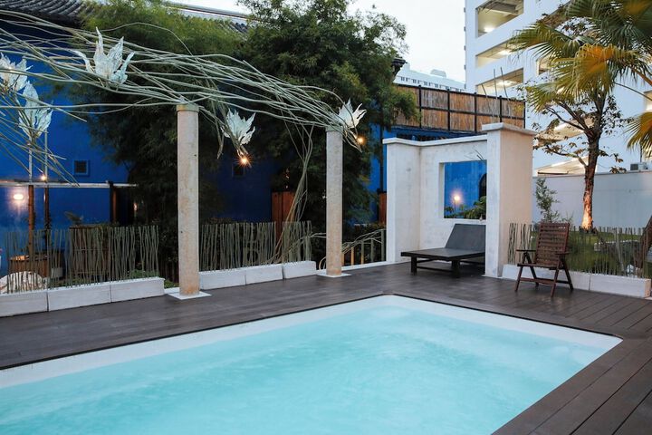 Pool 40 of 56