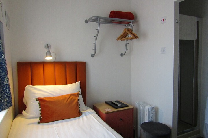 Room 28 of 99