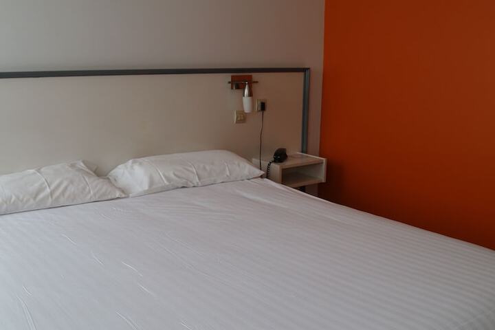 Room 5 of 38