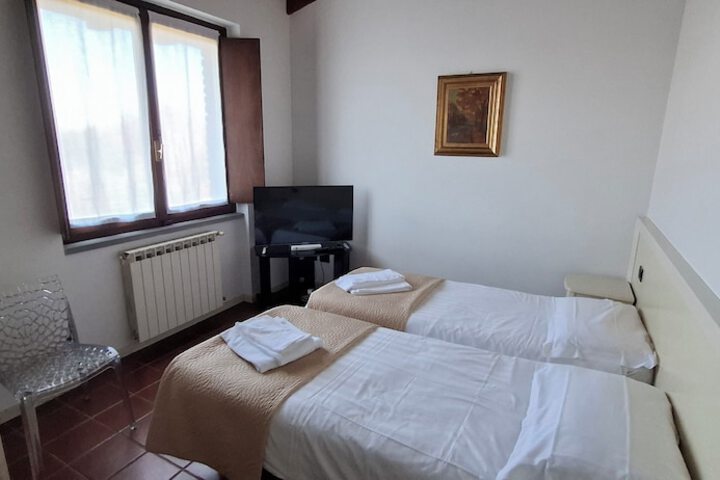 Room 10 of 39