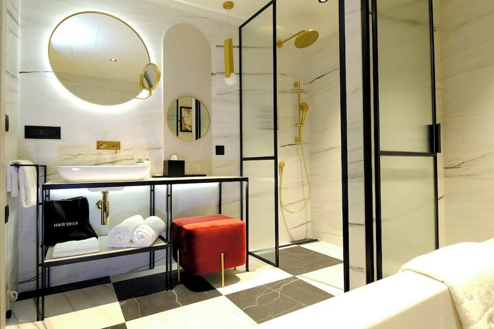 Room 85 of 147
