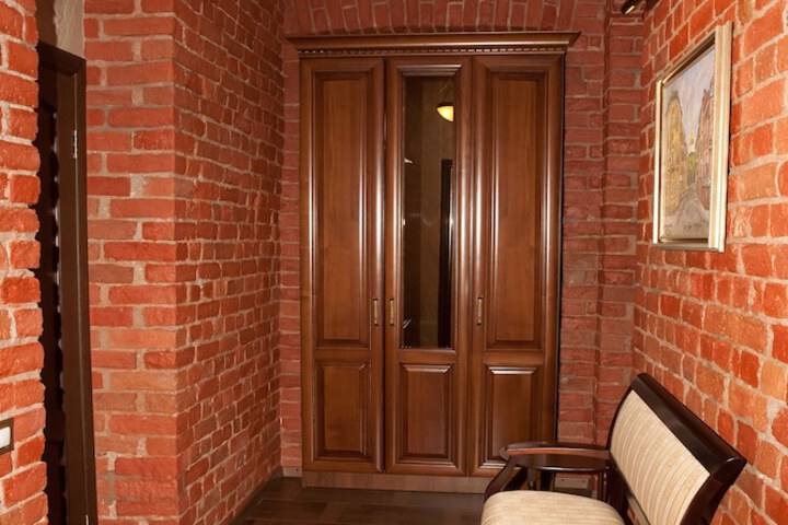 Room 4 of 34
