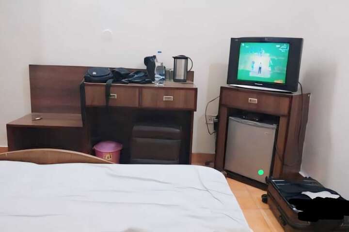 Room 8 of 23