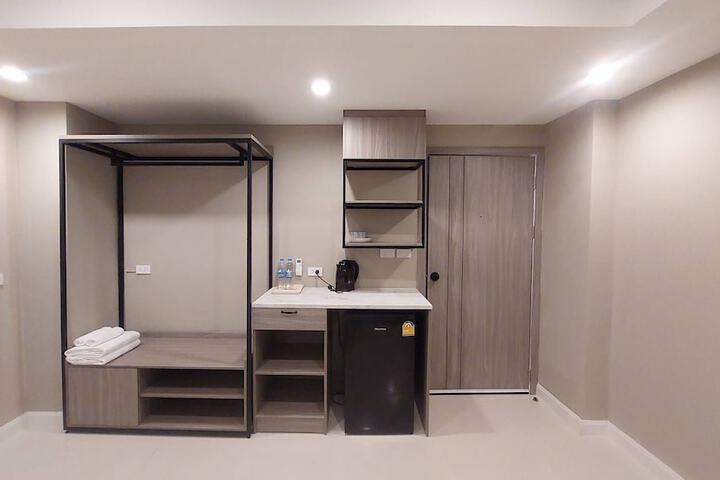 Room 7 of 12
