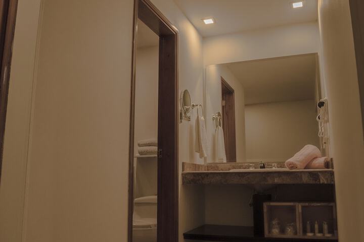 Room 28 of 132