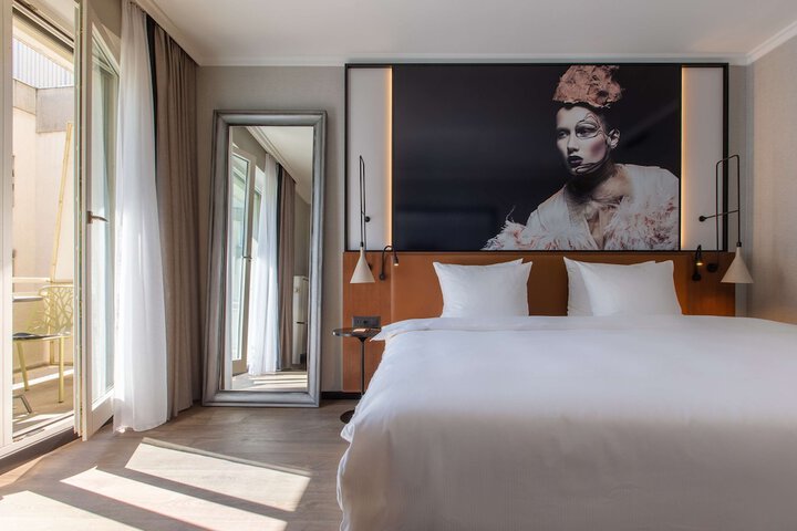 Room 48 of 209