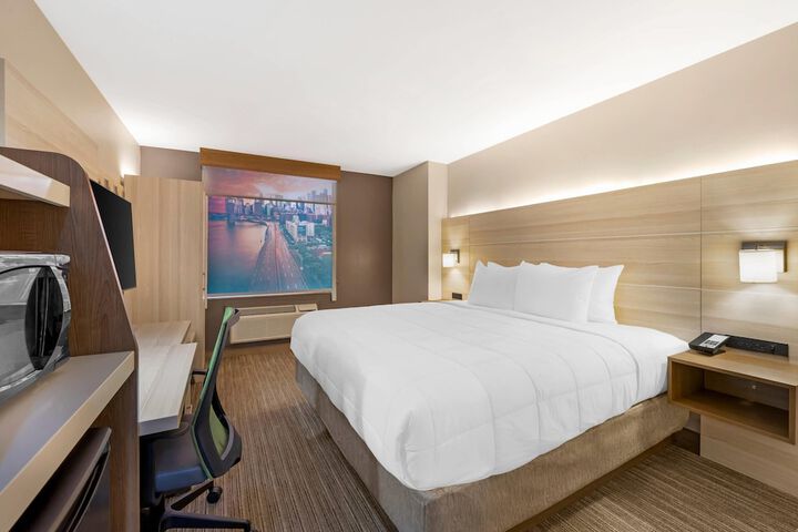 Room 19 of 33