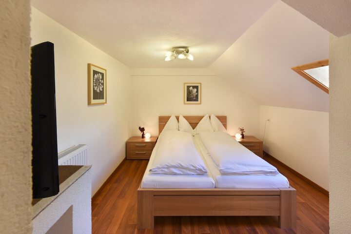Room 18 of 103