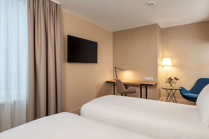 Room 7 of 24