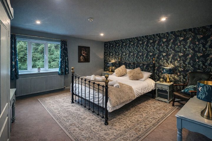 Room 2 of 5
