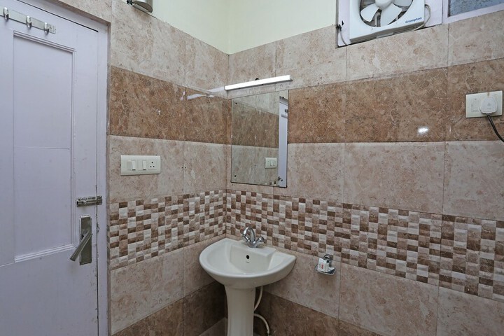 Room 17 of 25
