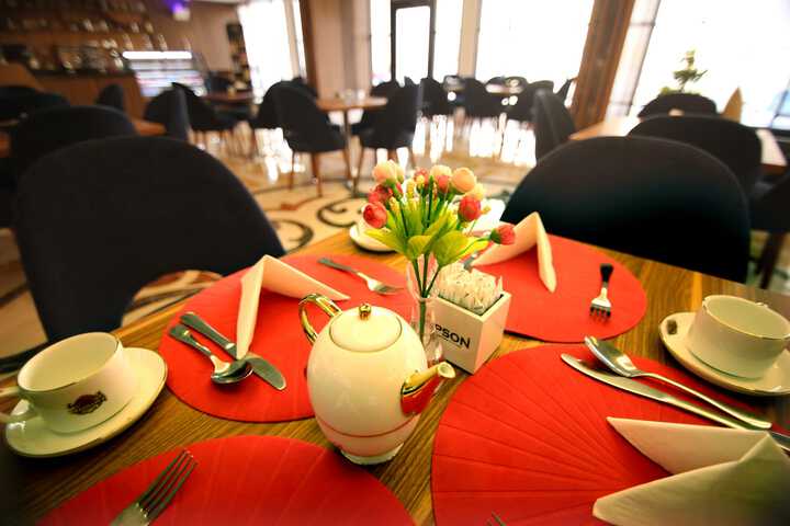 Dining 37 of 45