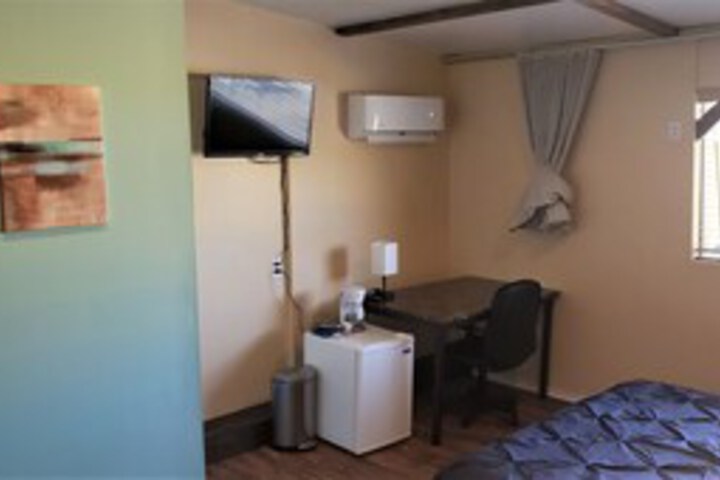 Room 27 of 38