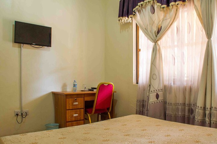 Room 13 of 21