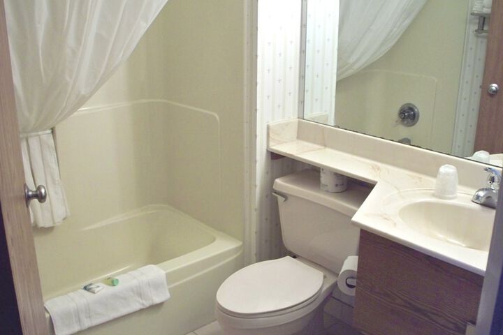 2 Double Beds (3 of 5)