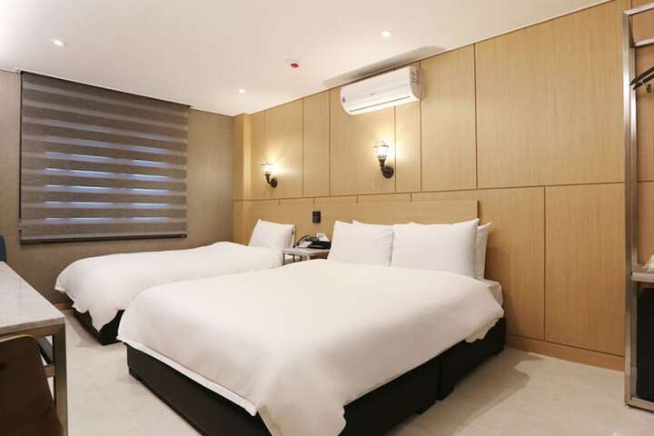 Room 16 of 46