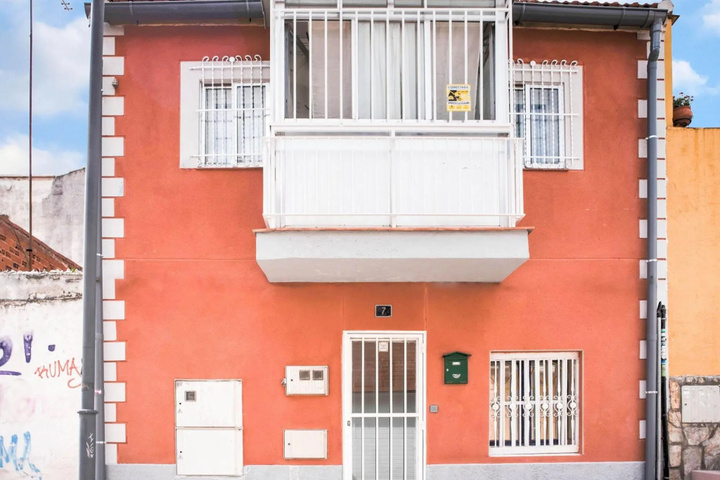 Image of Pretty Holiday Home in Madrid With Solarium