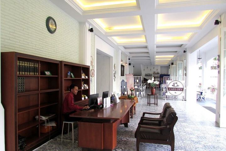 Hotel Interior 4 of 37