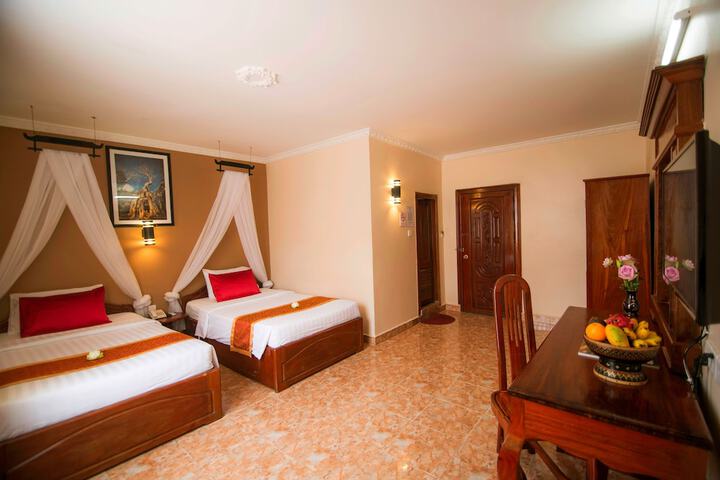 Room 3 of 40