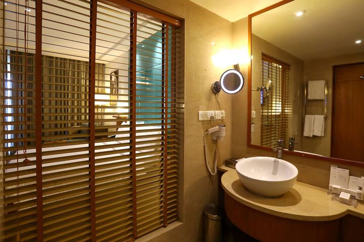 Room 32 of 113