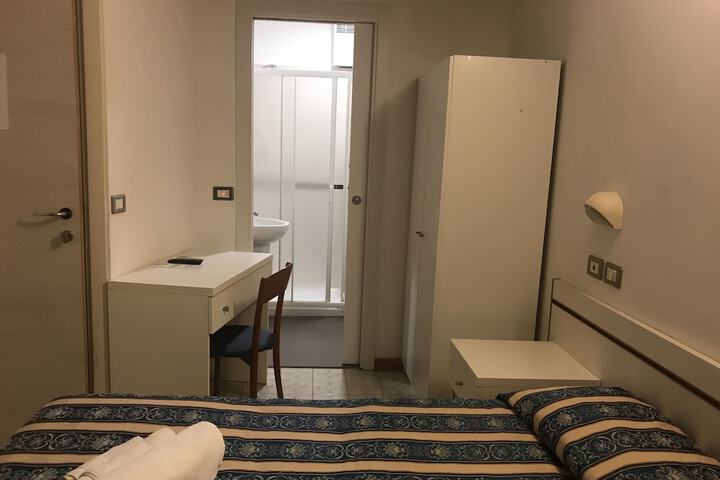 Room 9 of 24