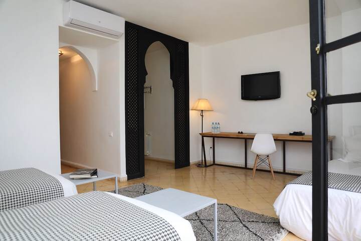 Room 28 of 164
