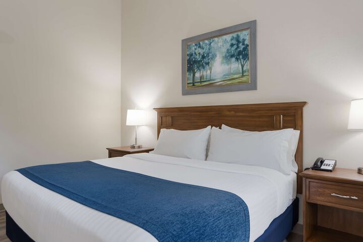 1 King Bed (10 of 40)