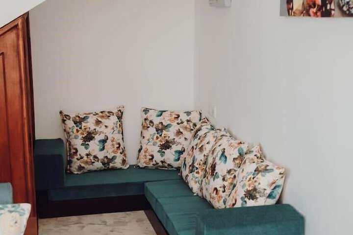 Room 9 of 25