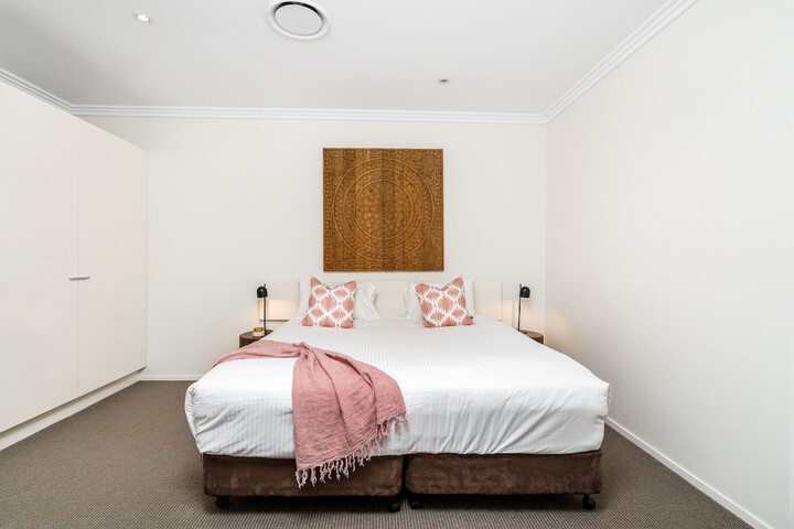 Room 6 of 65