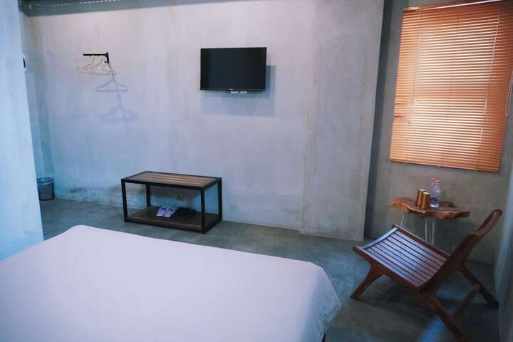 Room 9 of 28